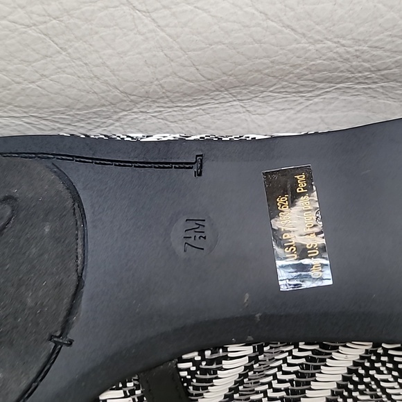 Guess Black and White Pumps - Picture 5 of 6